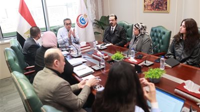 وزير الصحة يتابع مستجدات تكليف أعضاء المهن الطبية من دفعة 2023 