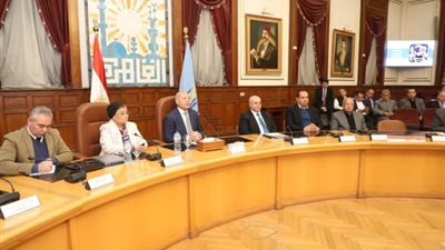 محافظ القاهرة يشهد اجتماع اللجنة العليا للمجلس الإقليمي للسكان 