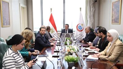وزير الصحة يبحث مع 