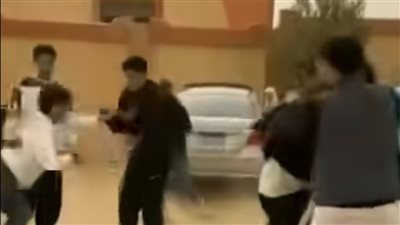 الأمن يفحص فيديو مشاجرة بالأسلحة البيضاء بين طلبة أمام مدرسة بحدائق أكتوبر 
