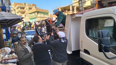 رفع 585 إشغال وتحرير 17 محضر خلال حملة مكبرة بعدد من الشوارع بكوم حمادة