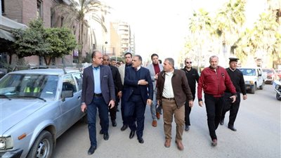 محافظ الشرقية: بدء أعمال الرصف وتركيب بلاط الإنترلوك بالشوارع لتحسين السيولة 