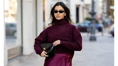 تنسيقه بأكثر من طريقة.. اللون العنابي موضة رائجة لشتاء 2026