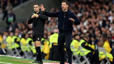 تشابي ألونسو يعود إلى إنجلترا بعد إقالته من ريال مدريد