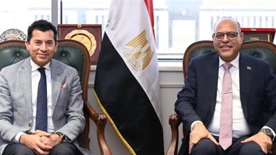 وزير العمل يهنئ وزير الشباب والرياضة برئاسة تنفيذي وزراء الشباب العرب