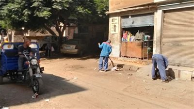 طاهر الخولي يواصل متابعة لأعمال رفع القمامة والمخلفات من شوارع مصر القديمة