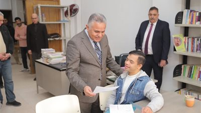 رئيس جامعة السويس يواصل جولاته التفقدية لاختبارات الفصل الدراسي الأول