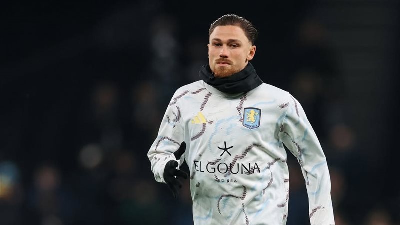 لاعب أستون فيلا 