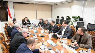وزير الإسكان يتابع موقف مشروعات مدينة العلمين الجديدة
