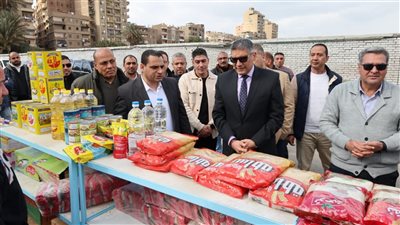 محافظ الجيزة يفتتح سوق اليوم الواحد بشارع الصوامع في حي إمبابة | صور