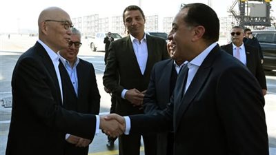 رئيس الوزراء يشهد بدء التشغيل التجاري لمحطة البحر الأحمر لتداول الحاويات