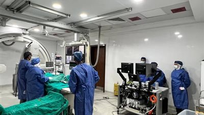 الرعاية الصحية تعلن نجاح إجراء تدخل طبي دقيق بتقتية 