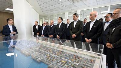 مدبولي يشهد وصول السفينة CMA CGM IRON التي تتبع الخط الملاحي العالمي CMA 