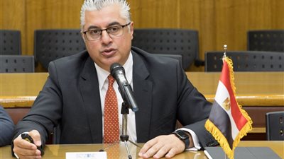 رئيس اقتصادية قناة السويس: محطة البحر الأحمر تحقق طفرة في تجارة الترانزيت 