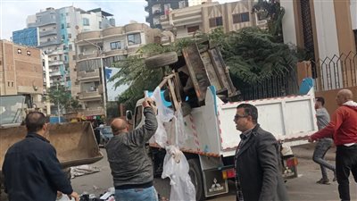 محليات الشرقية تشن حملة مكبرة للقضاء على ظاهرة نباشي القمامة بالزقازيق