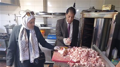 بيطرى الأقصر يضبط 75 كجم لحوم ودواجن غير صالحة للاستهلاك الآدمي بمطعمين