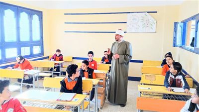 انتظام والتزام في امتحانات الشهادتين الابتدائية والإعدادية بمعاهد منطقة السويس