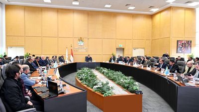 وزيرالإسكان يتابع تنفيذ المشروعات بالمبادرة الرئاسية 