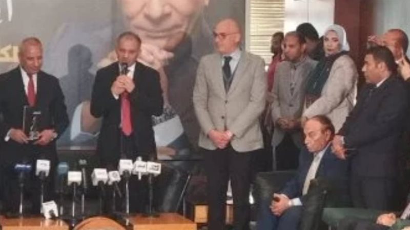 مناقشة وتوقيع كتاب