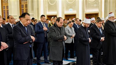 الرئيس السيسي يؤدي صلاة الفجر ويفتتح مسجد العزيز الحكيم بالمقطم