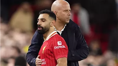 مفاجأة.. سلوت يٌعيد محمد صلاح لمقاعد البدلاء أمام توتنهام