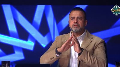 مصطفى حسني في 