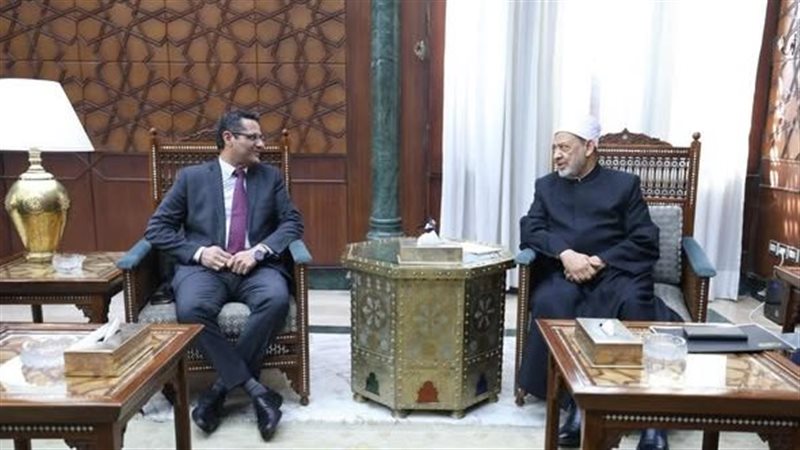 الإمام الأكبر ونقيب
