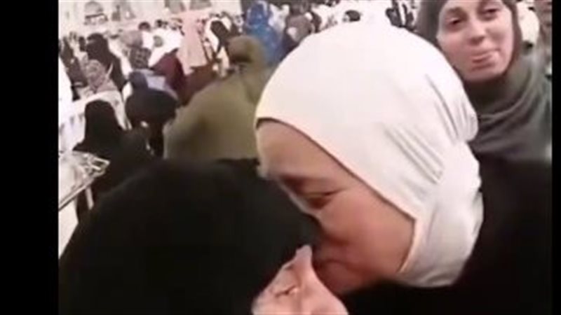 معتمرة عراقية تلبّي