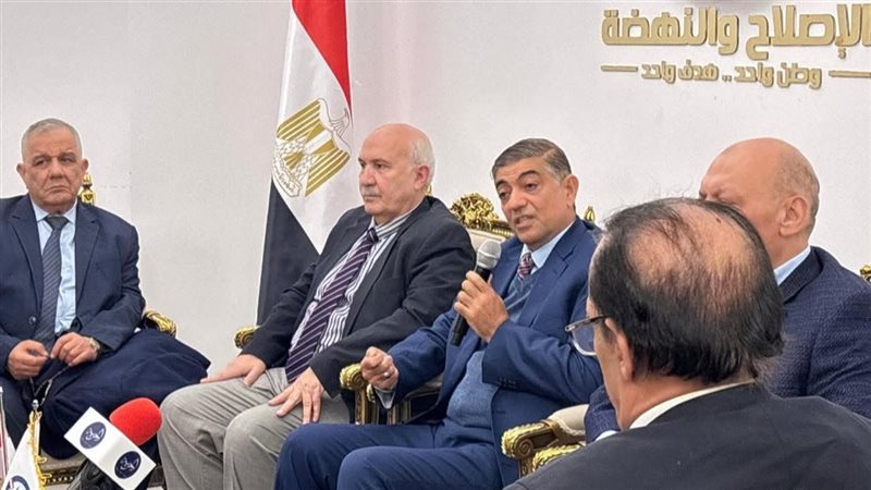 هشام عبدالعزيز 