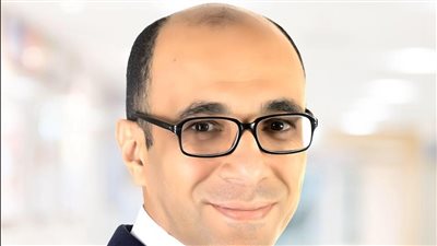 استشاري عمود فقري يخصص أموال الزكاة لعلاج مرضى غير قادرين 