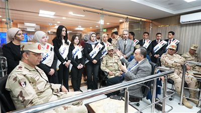 محافظ أسيوط وقائد قوات الدفاع الشعبي والعسكري يتابعان جاهزية مركز السيطرة 