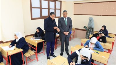 محافظ الجيزة يتفقد سير امتحانات الشهادة الإعدادية بمدارس بحي الهرم