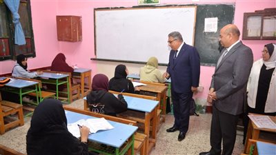 محافظ الدقهلية يتفقد لجان امتحانات الشهادة الإعدادية بمدينة المنصورة