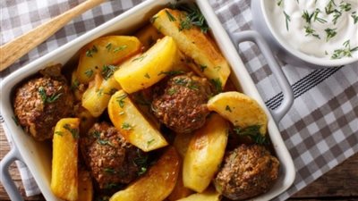 طريقة عمل صينية بطاطس بالكفتة بطعم غني وسهل التحضير 	