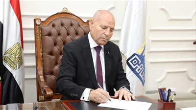 د. إبراهيم صابر محافظ القاهرة تخفيض سعر تذكرة الباصات المخصصة لمعرض الكتاب 