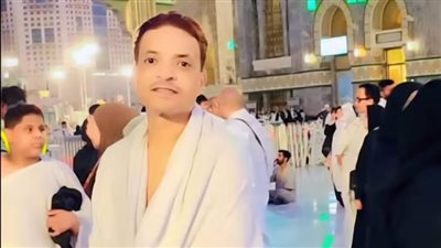 طارق الشيخ يشارك متابعيه صورة من أدائه العمرة : يارب أرزق كل مشتاق