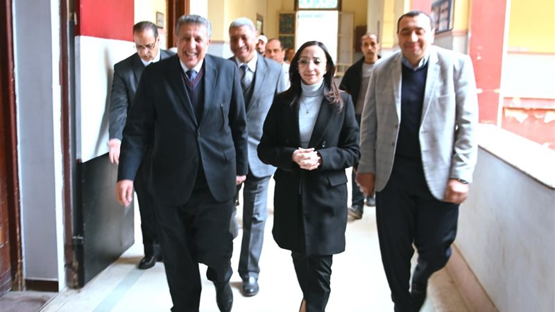 محافظ البحيرة تتفقد