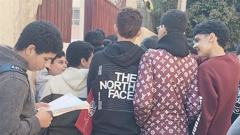 طلاب شهادة إعدادية