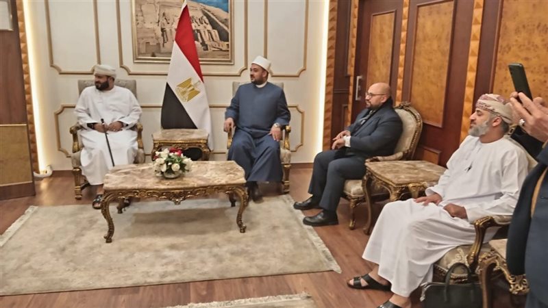 وزير الأوقاف العماني