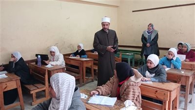 امتحانات نصف العام|رئيس«مركزية القاهرة الأزهرية»يتفقد لجان البرامواني العباسية