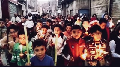 تقليد سنوي.. بالشموع أهالي نقادة يجوبون الشوارع احتفالا بعيد الغطاس| صور