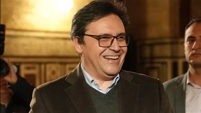 وزير الثقافة يفتتح معرض «مسار» للفنان خالد زكي بقبة السلطان الغوري