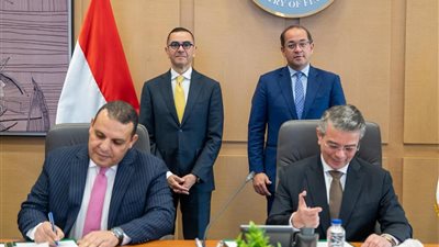 كجوك والخطيب: يشهدان توقيع بروتوكول تعاون بين «الجمارك» و«التمثيل التجارى»