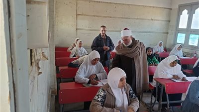رئيس منطقة سوهاج الأزهرية يتفقد لجان الطليحات ويطمئن على انتظام الامتحانات