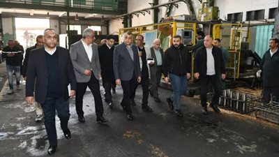 وزير الإنتاج الحربي يتفقد خطوط الإنتاج بشركة حلوان للصناعات الهندسية 