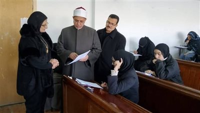 رئيس جامعة الأزهر يتفقد لجان امتحانات كلية الطب للبنات بالقاهرة
