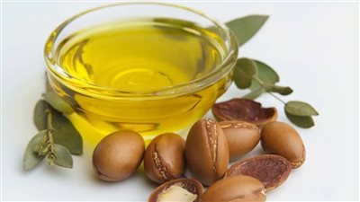 من الجفاف للهيشان.. كيف يعالج زيت الأرجان كل مشاكل الشعر؟