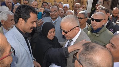 لا إزالة لكشك الكورنيش.. محافظ الأقصر يوجه بتوفير بديل لأسرة من ذوي الهمم