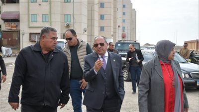 محافظ بورسعيد يتفقد مساكن الحي الإماراتي بالجنوب ويوجه برصف الطرق