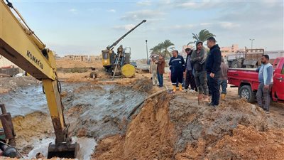 إصلاح خط المياه الرئيسي بمحطة كفر الدوار.. وبدء وصول المياه للمنازل